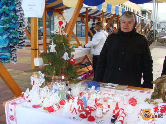 FOTO: Božično-novoletni sejem na Trgu kulture ponuja raznovrstne izdelke